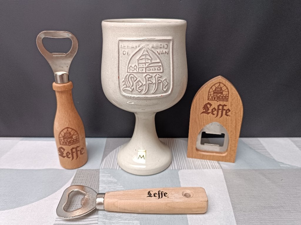 Leffe Bierpot Bierkelk - Abdijbier - Bier  Bière - Maredsous, Verzamelen, Biermerken, Gebruikt, Glas of Glazen, Leffe, Ophalen of Verzenden