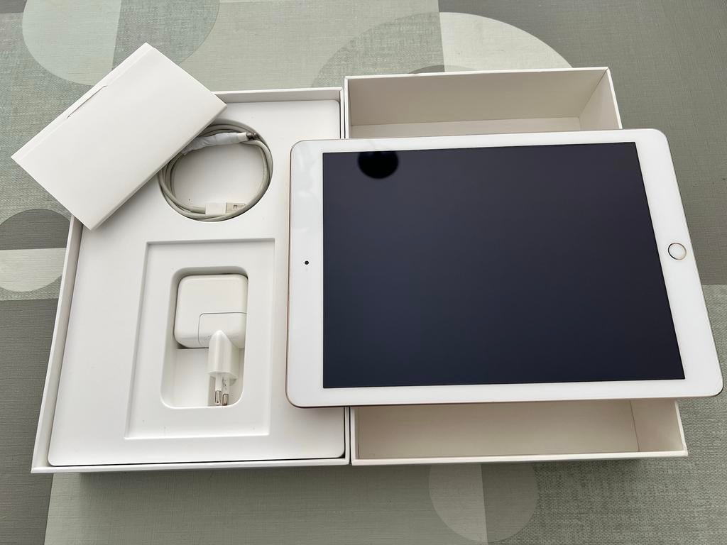 Complete iPad 5e Gen - 128 GB - Goud - incl. Doos & Lader, Computers en Software, Apple iPads, 10 inch, Gebruikt, Apple iPad, Ophalen of Verzenden