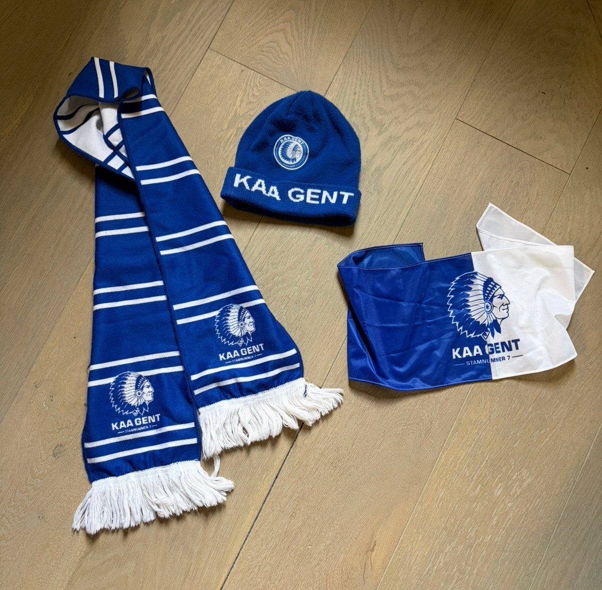 Muts, sjaal en vlag KAA Gent (nieuw), Sport en Fitness, Ophalen of Verzenden, Zo goed als nieuw, Clubaccessoires