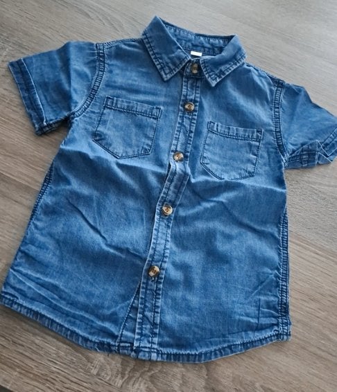Jeanshemd met korte mouwen 98/104, Kinderen en Baby's, Kinderkleding | Maat 98, Ophalen of Verzenden, Zo goed als nieuw, Jongen