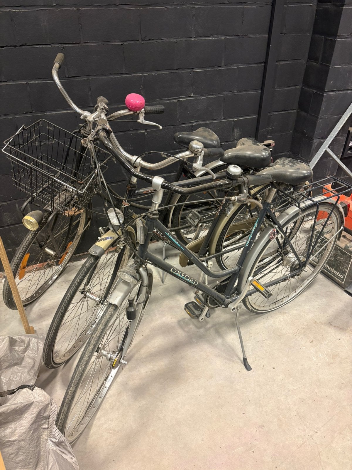 3 fietsen met werk aan, Enlèvement