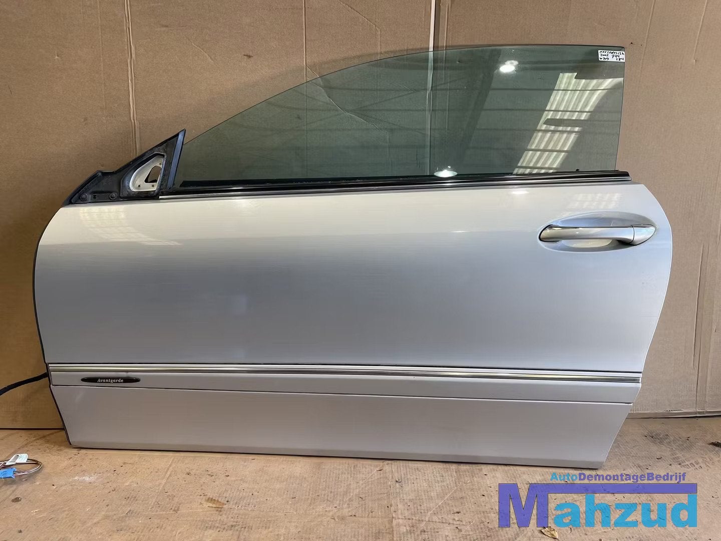 MERCEDES CLK W209 GRIJS 744 links linker deur portier, Mercedes-Benz AG, Mercedes-Benz, Utilisé, Mercedesstrasse 120
70372  Stuttgart, DE