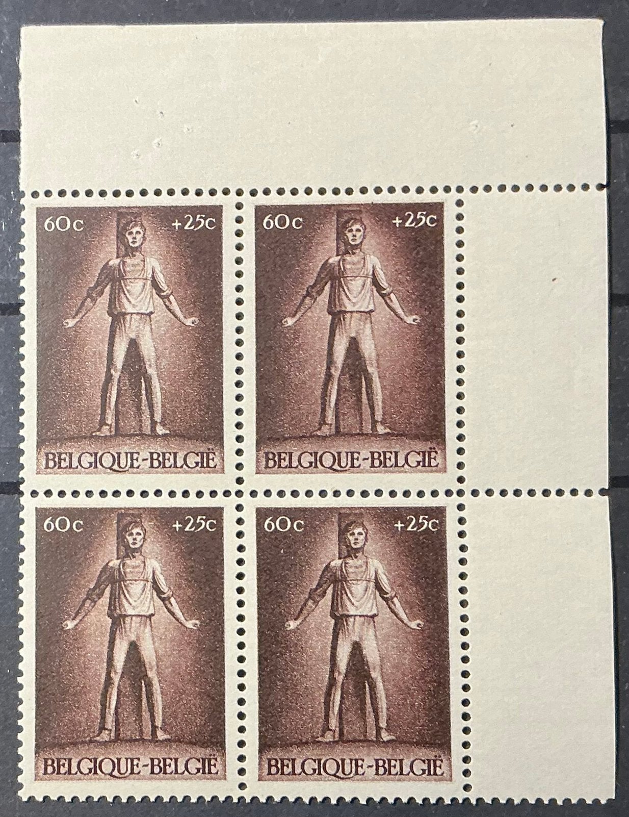 LOT 908. OBP: 703. GEFUSILLEERDE. MNH. Blok., Orginele gom, Ophalen of Verzenden, Postfris, Postfris