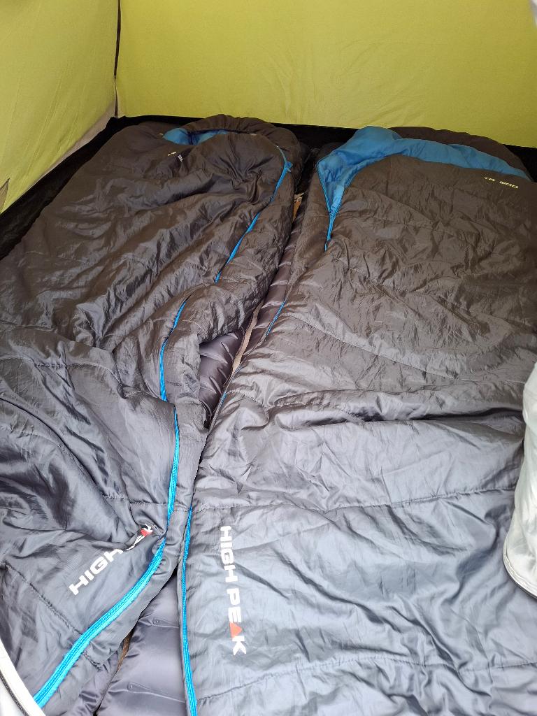2 extra lange slaapzakken Highpeak TR300 (synthetisch), Ophalen, Zo goed als nieuw