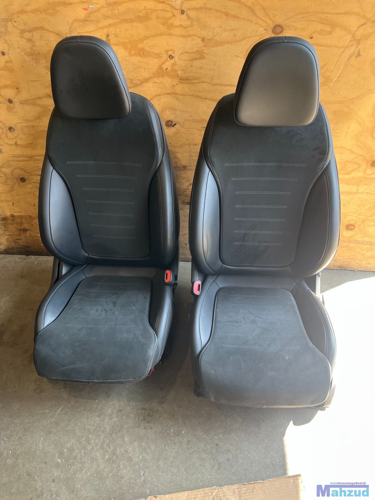 Mercedes Classe C W206 (2022) - Int rieur semi-cuir ( partir, Mercedes-Benz AG, Mercedes-Benz, Utilisé, Mercedesstrasse 120
70372  Stuttgart, DE