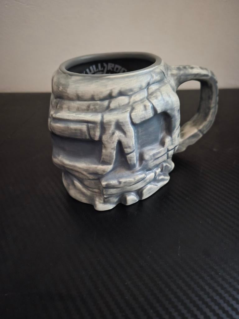 Gros mug 3d disney store officiel rocher du crâne, Enlèvement ou Envoi, Neuf, Céramique, Tasse(s) et/ou soucoupe(s)