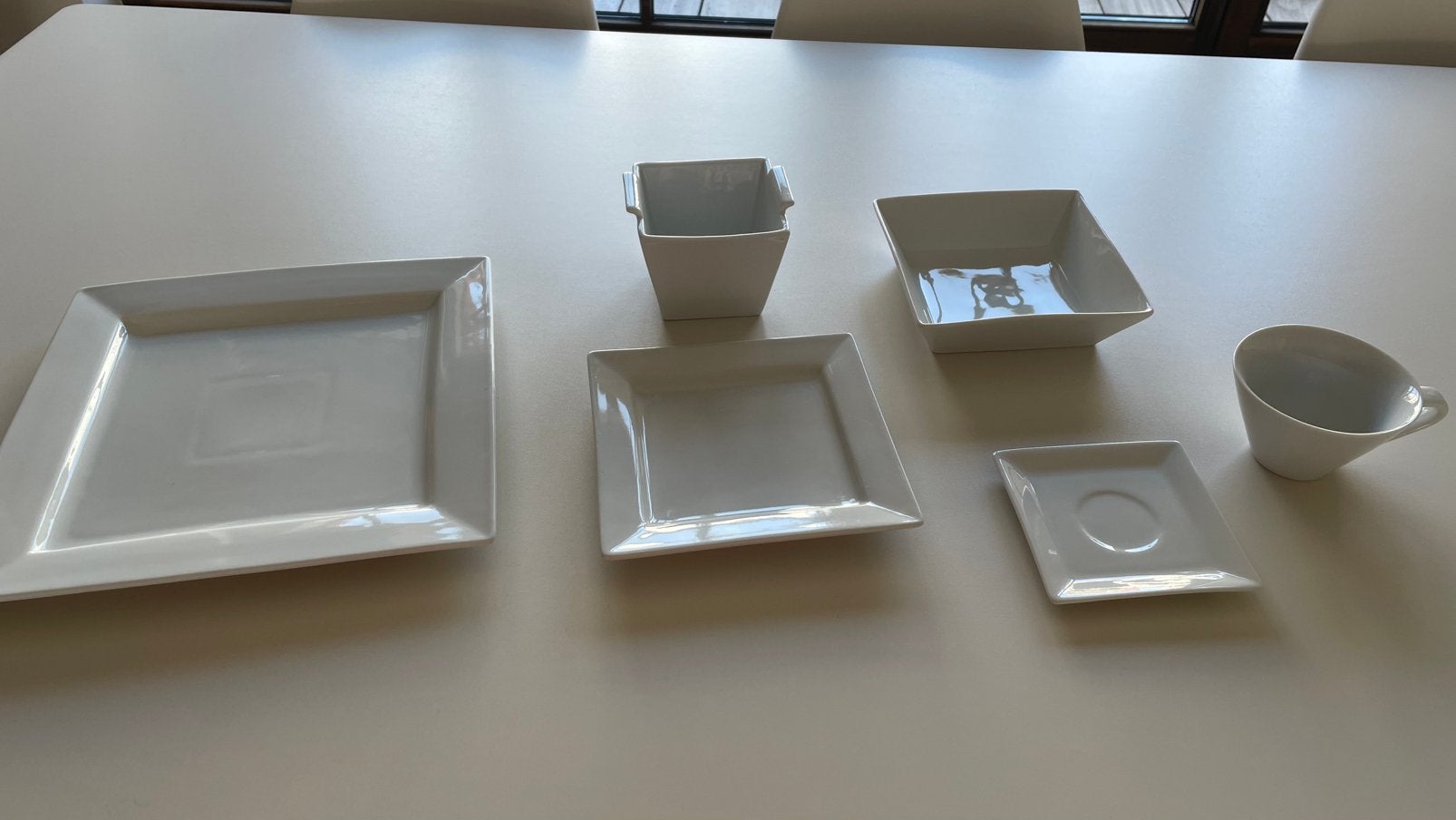 Eetservies - 12 delig = 72 stuks - kleur wit, Huis en Inrichting, Ophalen, Zo goed als nieuw