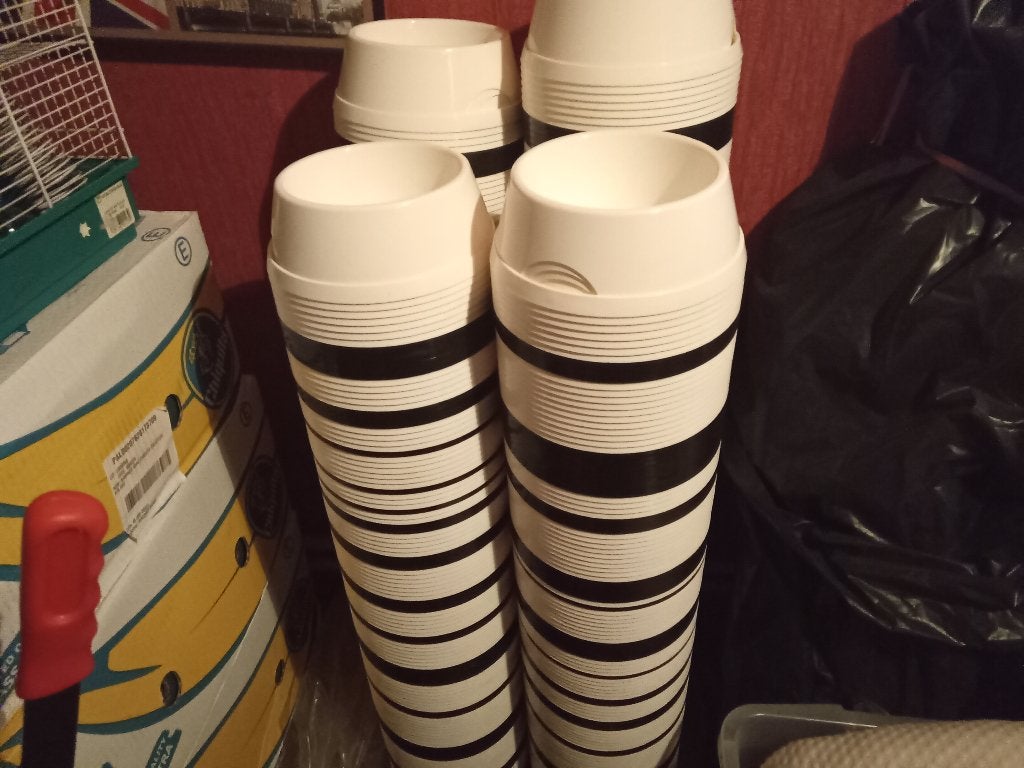 250 voerbakken voor honden en katten, Dieren en Toebehoren, Hondenvoerbakken en Drinkbakken, Ophalen