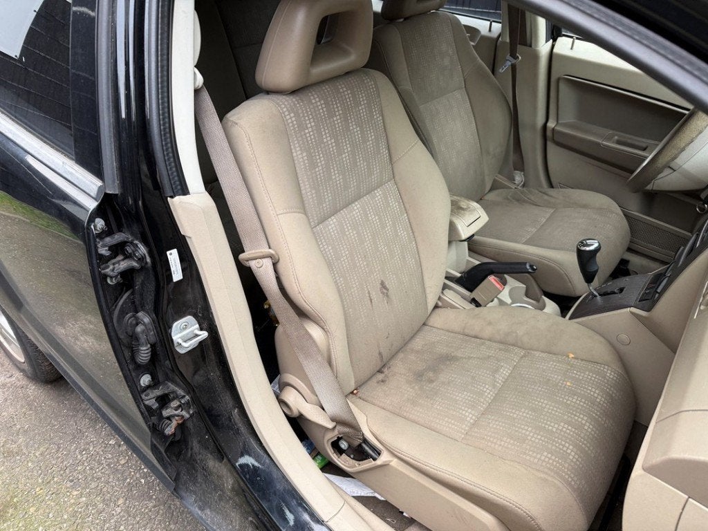 SIEGE AVANT DROIT ( PASSAGER ) Dodge Caliber, Taurusavenue 1
2132 LS  Hoofddorp, NL, Webaccessibility@stellantis.com, Stellantis N.V.