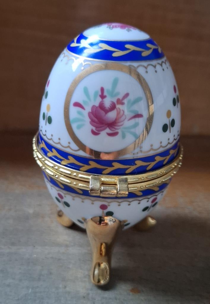 Porseleinen eierdoos in Fabergé-stijl, Antiek en Kunst, Antiek | Porselein, Ophalen of Verzenden