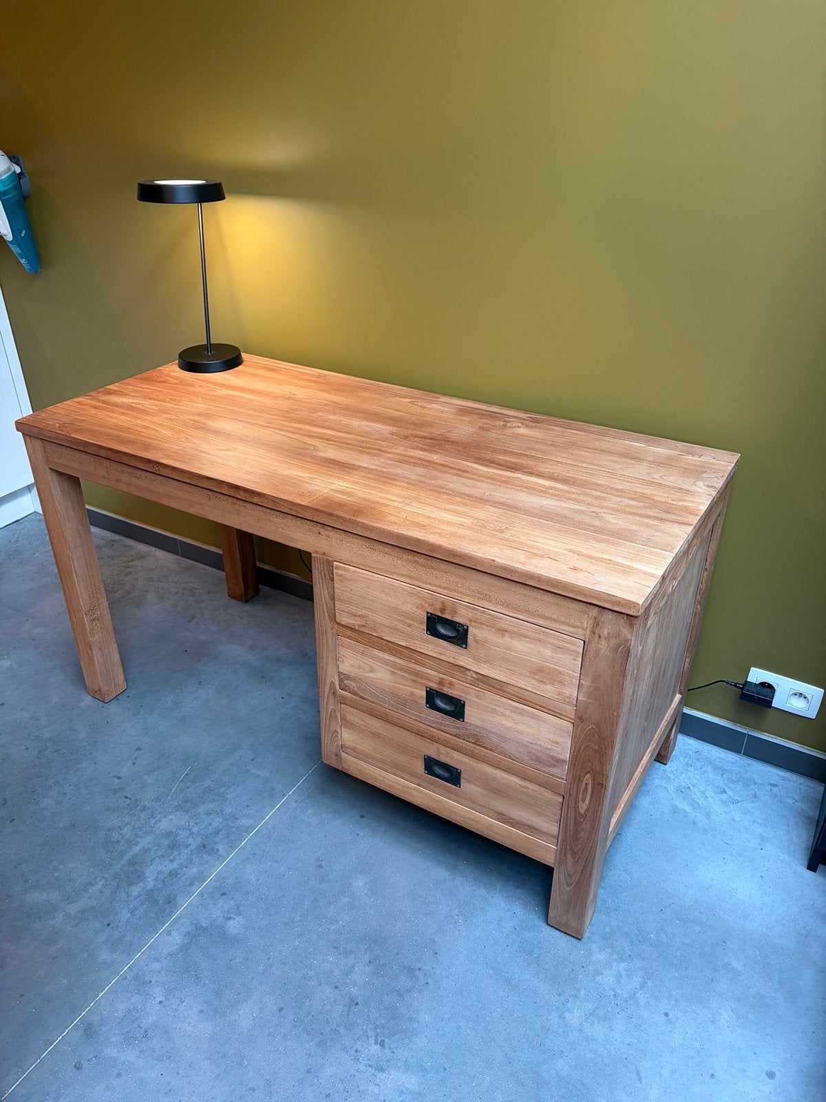 Bureau en teck massif, Maison & Meubles, Classique, Comme neuf, Enlèvement, 136 cm