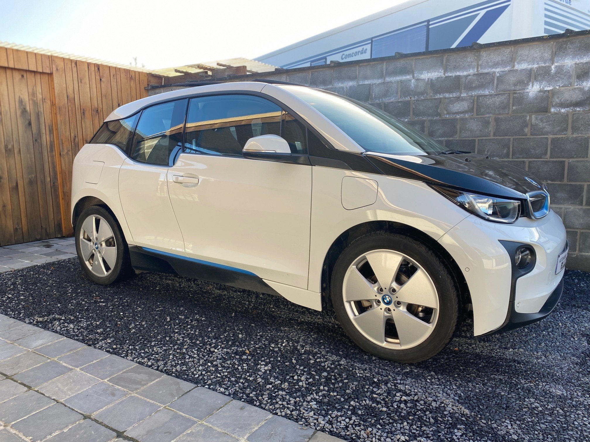 BMW i3 Range Extender Led Pano Navi Camera BT Pdc, Auto's, Automaat, 75 kW, Wit, Parkeersensor