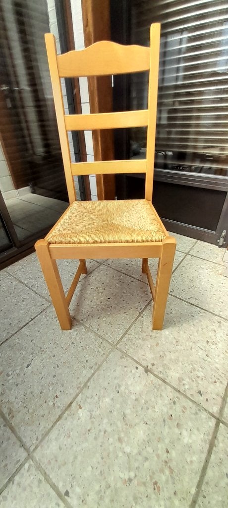 Chaises, Enlèvement, Quatre