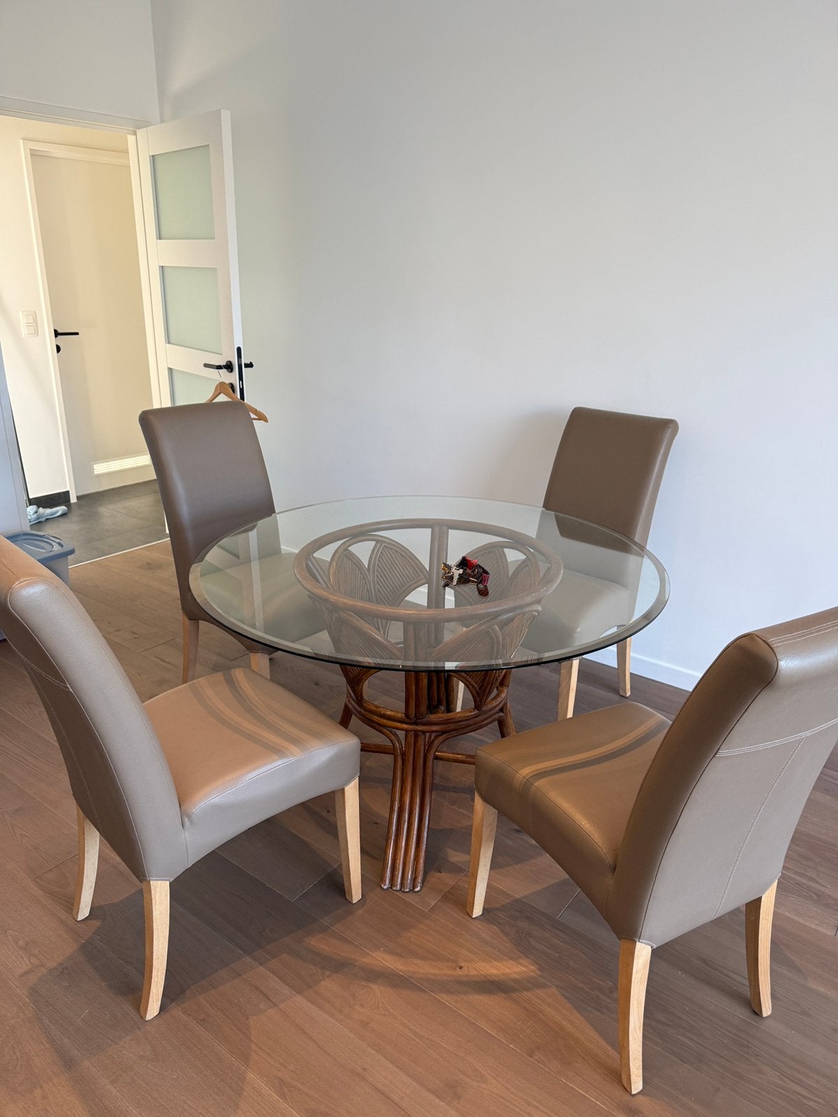 Ronde glazen eettafel, Huis en Inrichting, Ophalen of Verzenden, Gebruikt