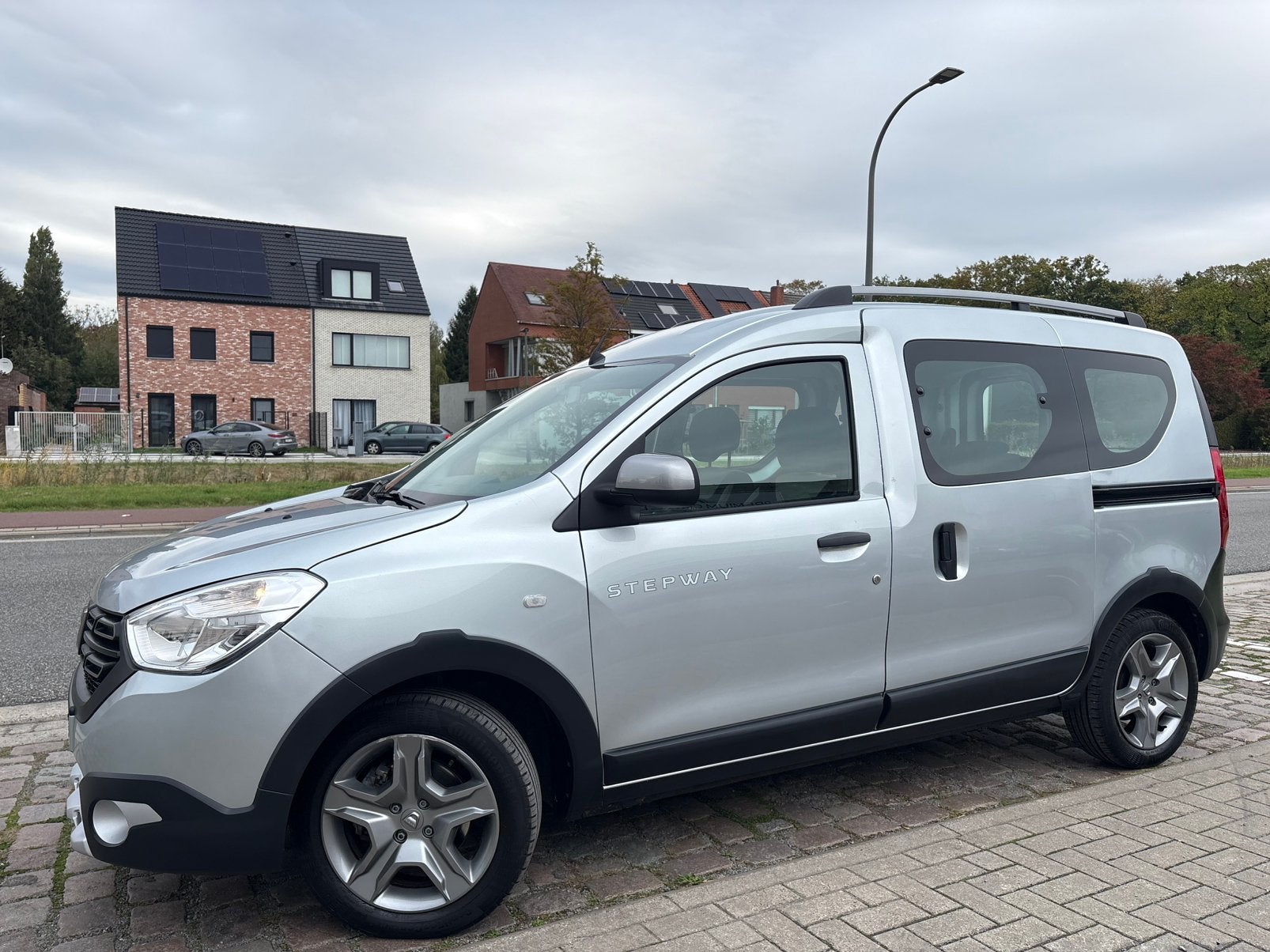 Dacia Dokker Stepway | 12 M Garantie | 20Dkm| Benzine| 2020|, Auto's, Voorwielaandrijving, 4 cilinders, Luifel, 6 deurs