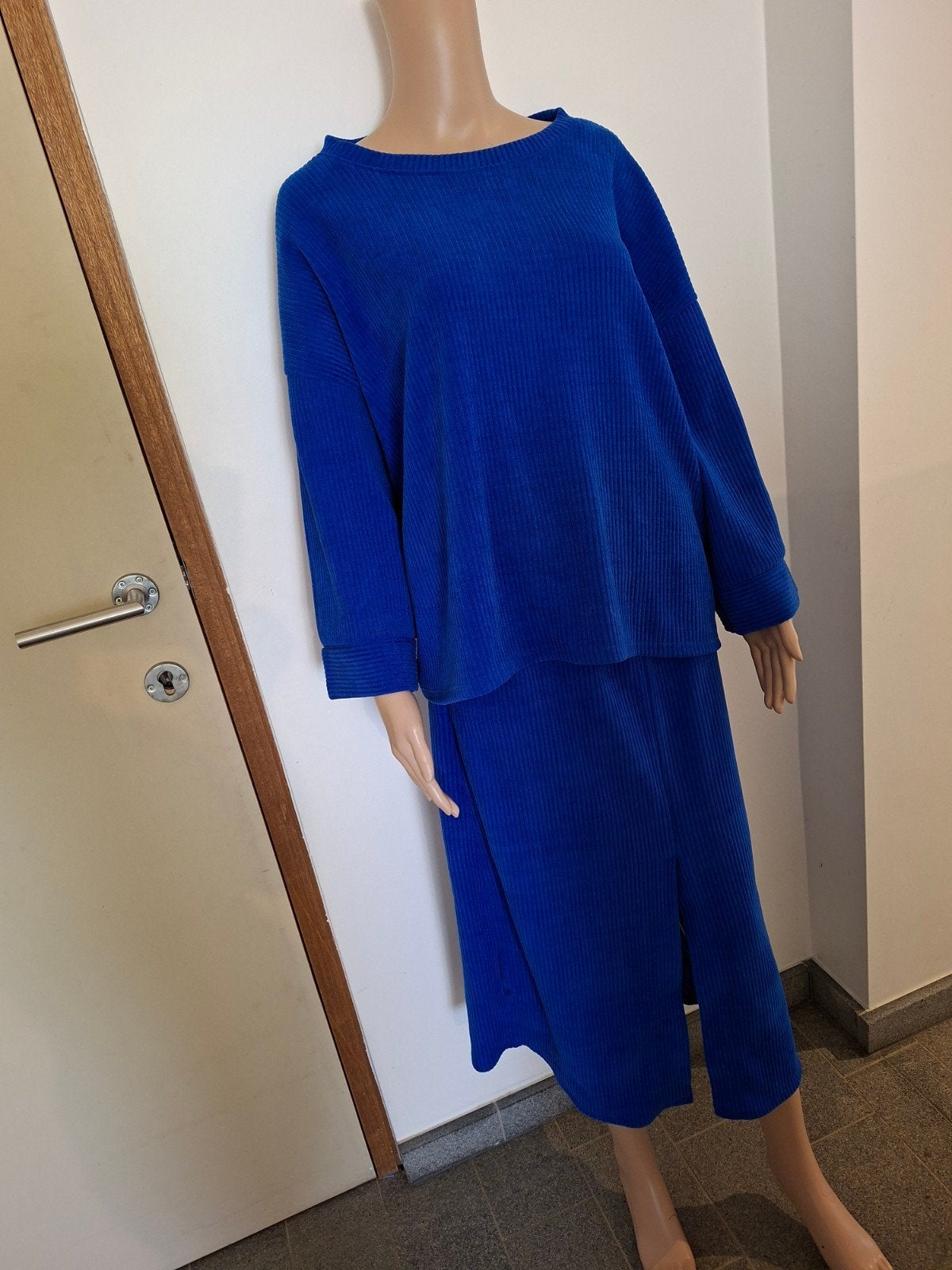 blauw ribvelours rok + trui azzurro taille unique, Kleding | Dames, Rokken, Azzurro, Zo goed als nieuw, Onder de knie, Verzenden