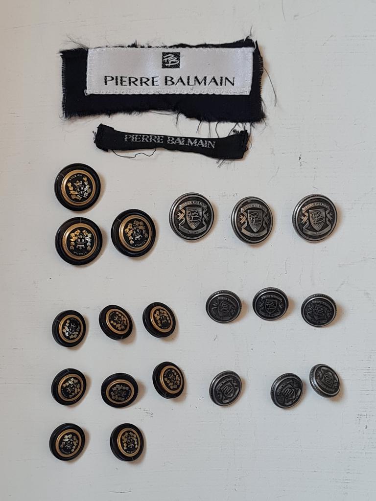 20 Pierre Balmain kostuum knopen vintage craftJunk books, Ophalen of Verzenden, Gebruikt, Toneelattributen of Onderdelen