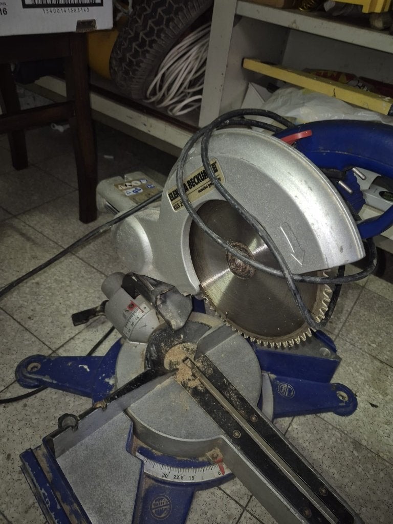 scie à tronçonner, Bricolage & Construction, 600 à 1200 watts, Enlèvement ou Envoi, Scie à onglet, 30 à 70 mm