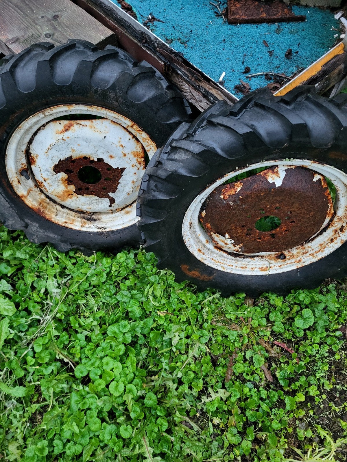 A vendre 2 pneus pour motoculteur, Articles professionnels, Enlèvement
