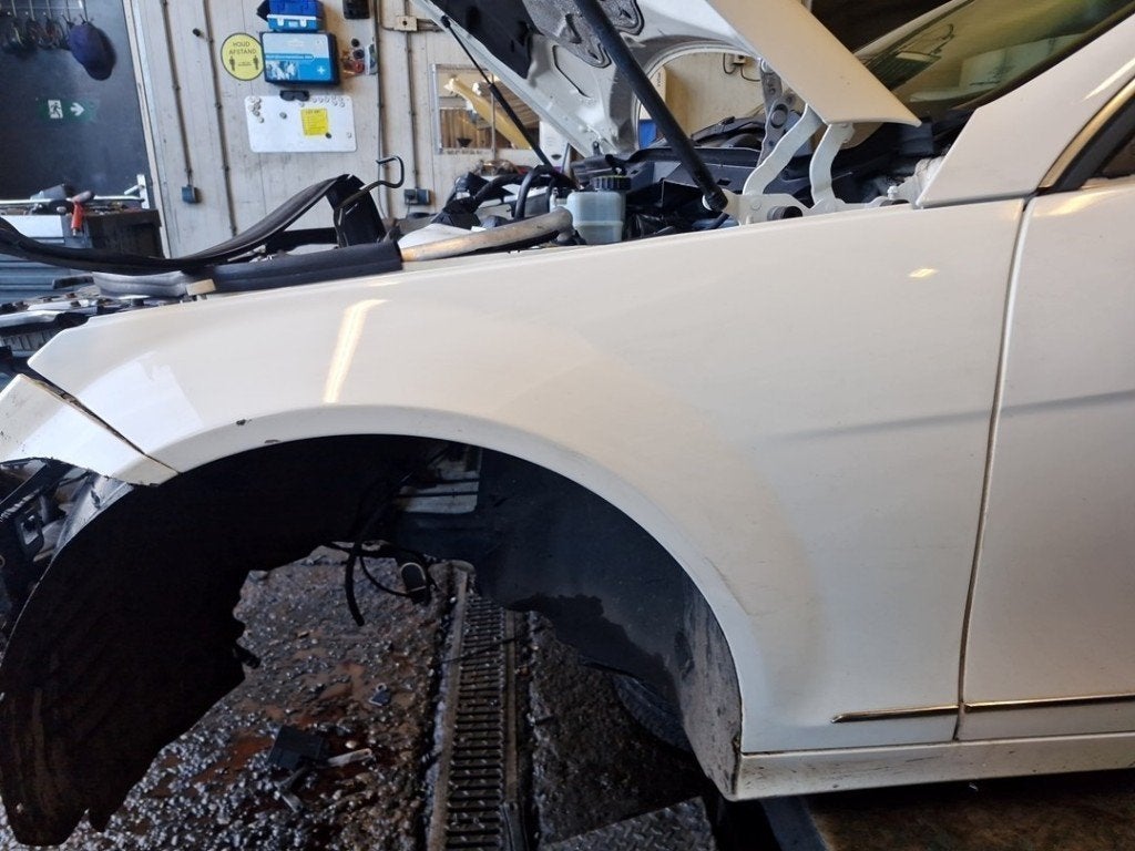 AILE AVANT GAUCHE C (C204) (|A2048801318|2048801318|), Mercedes-Benz, Garde-boue, Utilisé, Avant