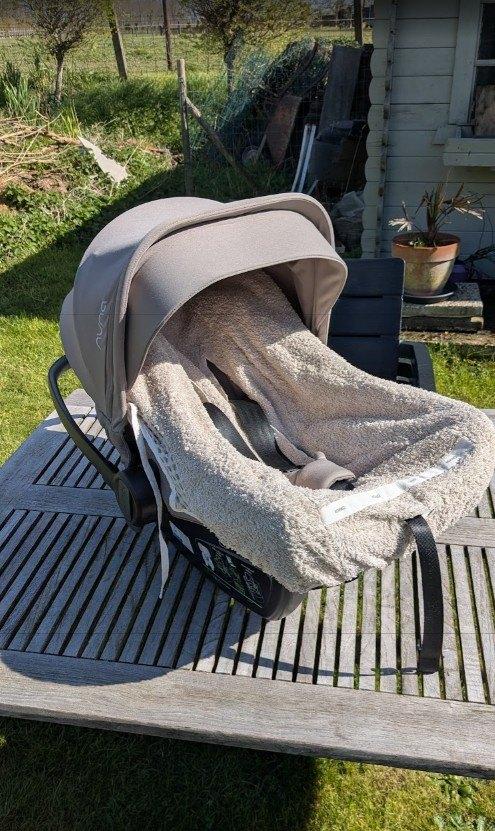 Maxicosy NUNA (inclusief hoes) in heel mooie staat, Autogordel of Isofix, Zo goed als nieuw, 0 t/m 13 kg, Ophalen
