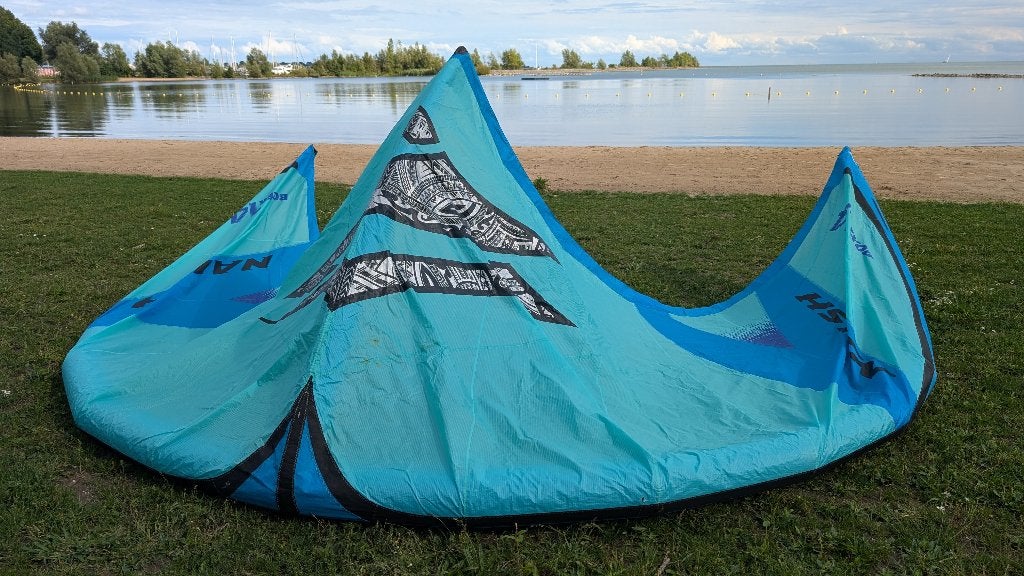 Kite Naish Boxer 14m uit 2022, lightwind kite met bar, Watersport en Boten, Kitesurfen, Gebruikt, Geen board, Ophalen of Verzenden
