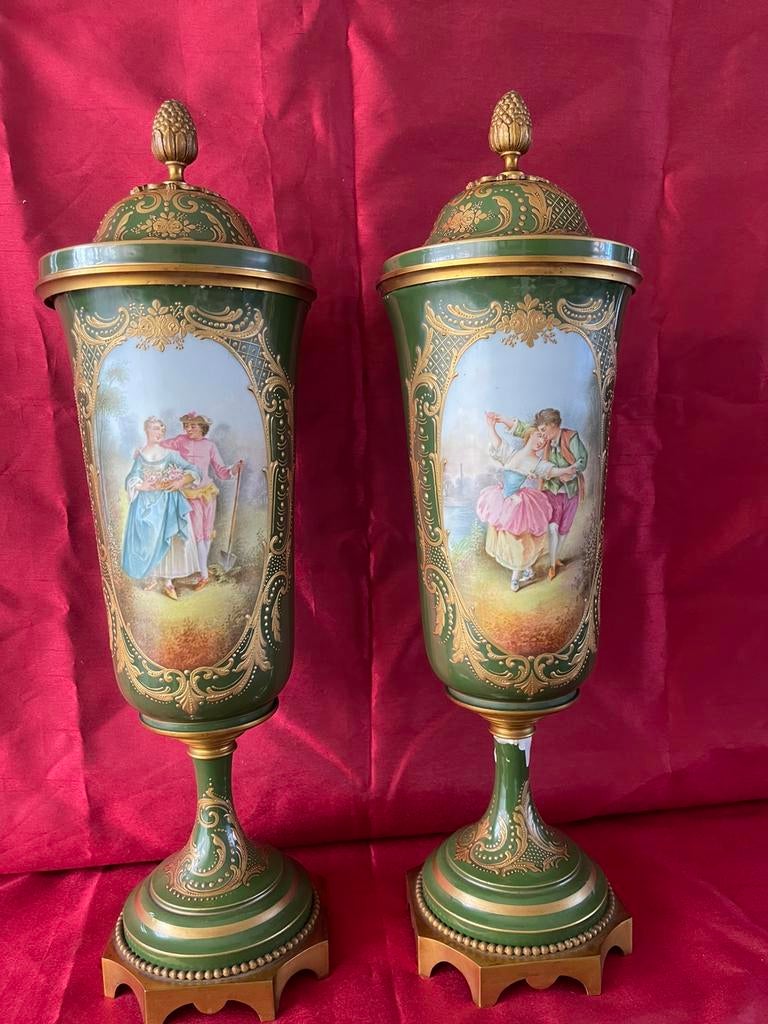 Paar elegante porseleinen vazen in Sèvres-stijl – antiek, Antiek en Kunst, Ophalen