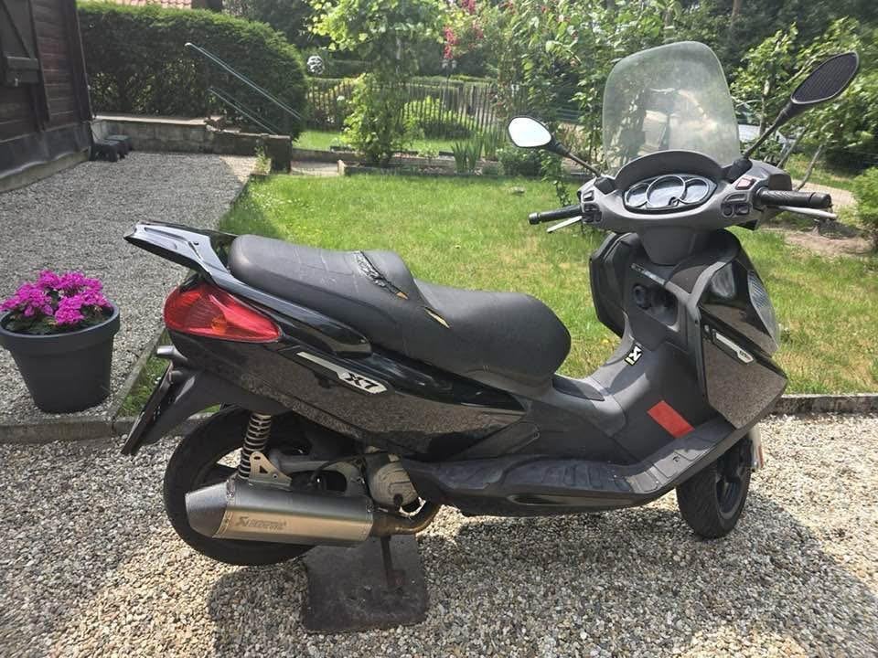 Zwarte scooter piaggio, Vélos & Vélomoteurs, Scooters | Yamaha, Autres modèles, Enlèvement, Utilisé, Essence
