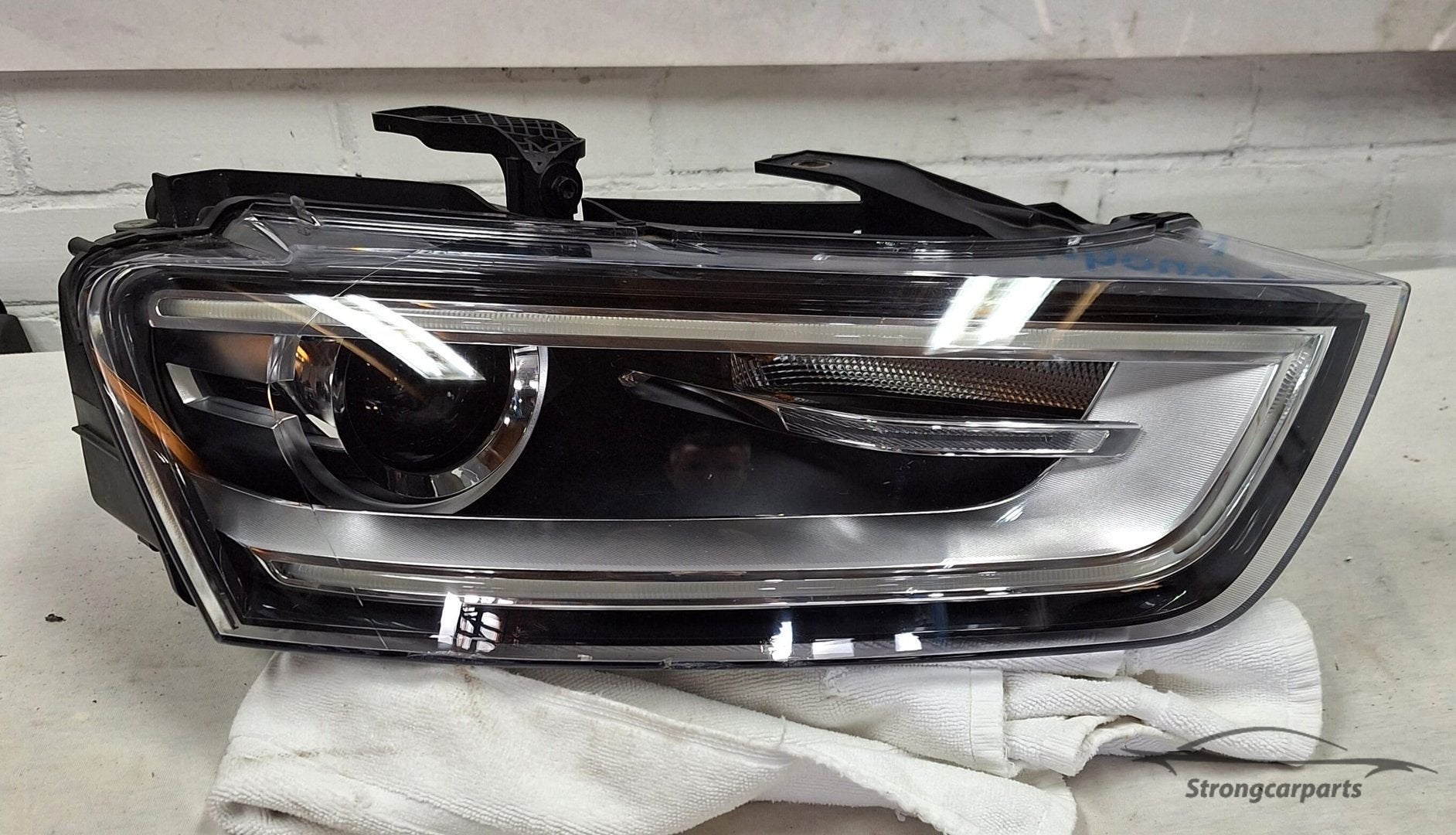 Koplamp Audi Q3 Xenon Led 8U0941044 rechts origineel., Gebruikt, -, -, -