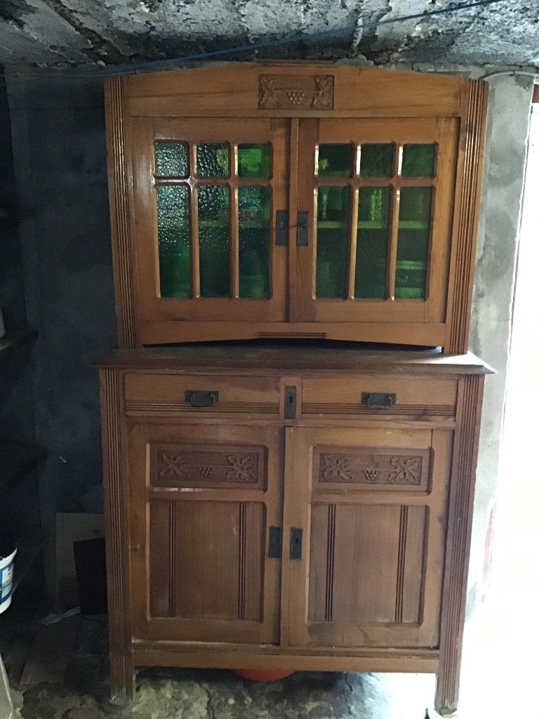 Houten buffetkast met groen glas en sierlijk houtsnijwerk, Antiek en Kunst, Ophalen