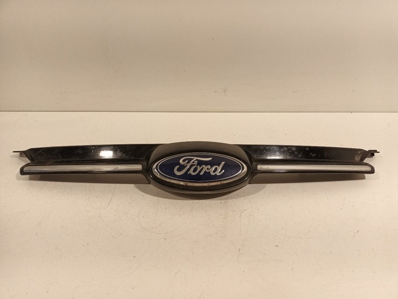 Grille Ford Focus, Onderdelen@venauto.nl, Van der Ven Autorecycling B.V., Gebruikt, Ettenseweg 76, 4706 PB Roosendaal, The Netherlands