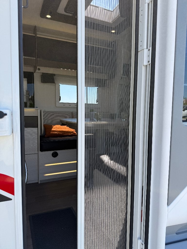 Challenger Premium 170pk Aut. | 39.000 km! Dakairco - Solar, Automaat, Koelkast, Caméra de recul, Dakluik