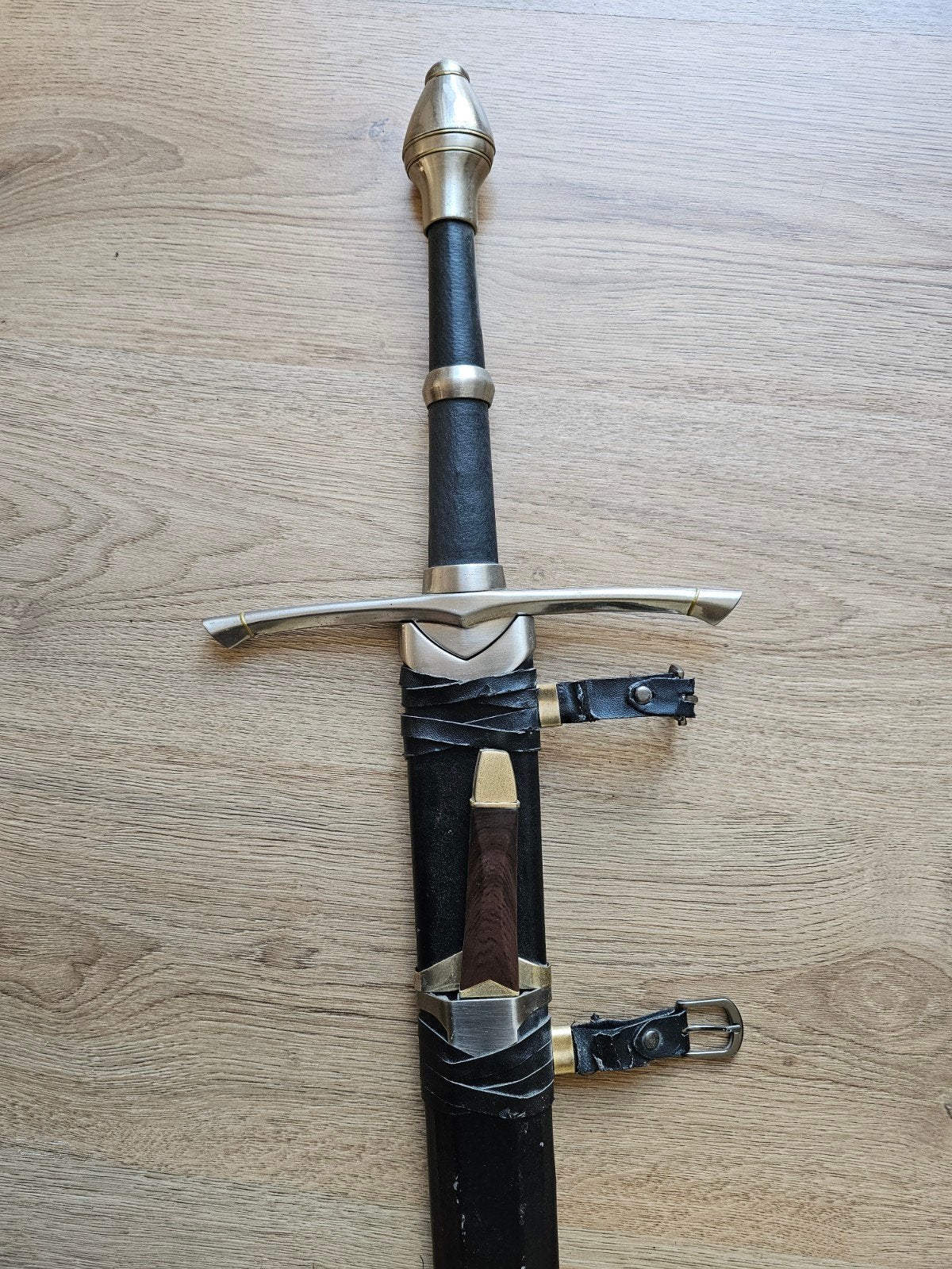 Lord of the Rings Andúril replica zwaard + schede + mes, Verzamelen, Ophalen, Replica