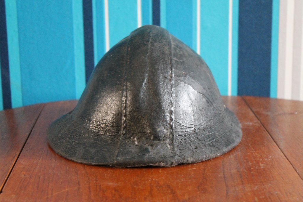 Casque de mineur en cuir bouilli, Antiquités & Art, Enlèvement ou Envoi
