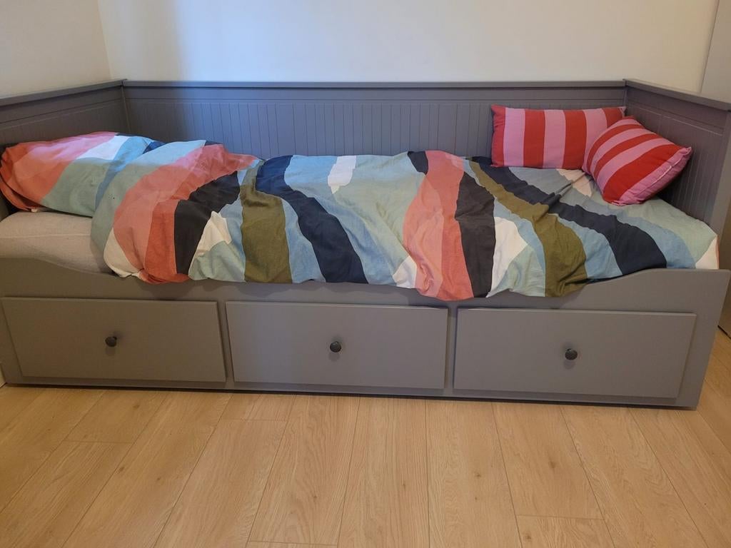 10 maanden oud bed nieuw matras met beschermhoes, Ophalen