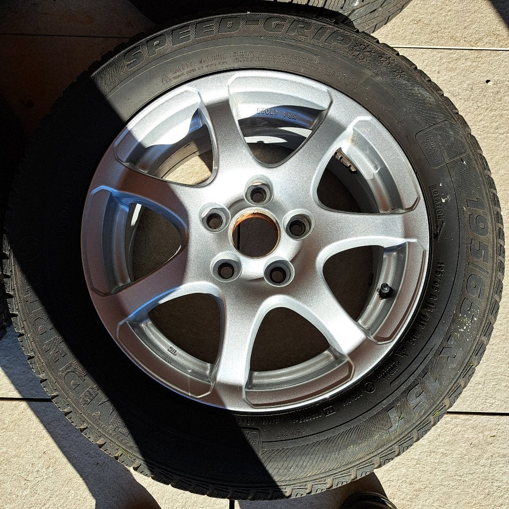 4 pneus d'hiver sur jantes en aluminium, Autos : Pièces & Accessoires, 15 pouces, Pneus hiver, Véhicule de tourisme, Pneu(s)
