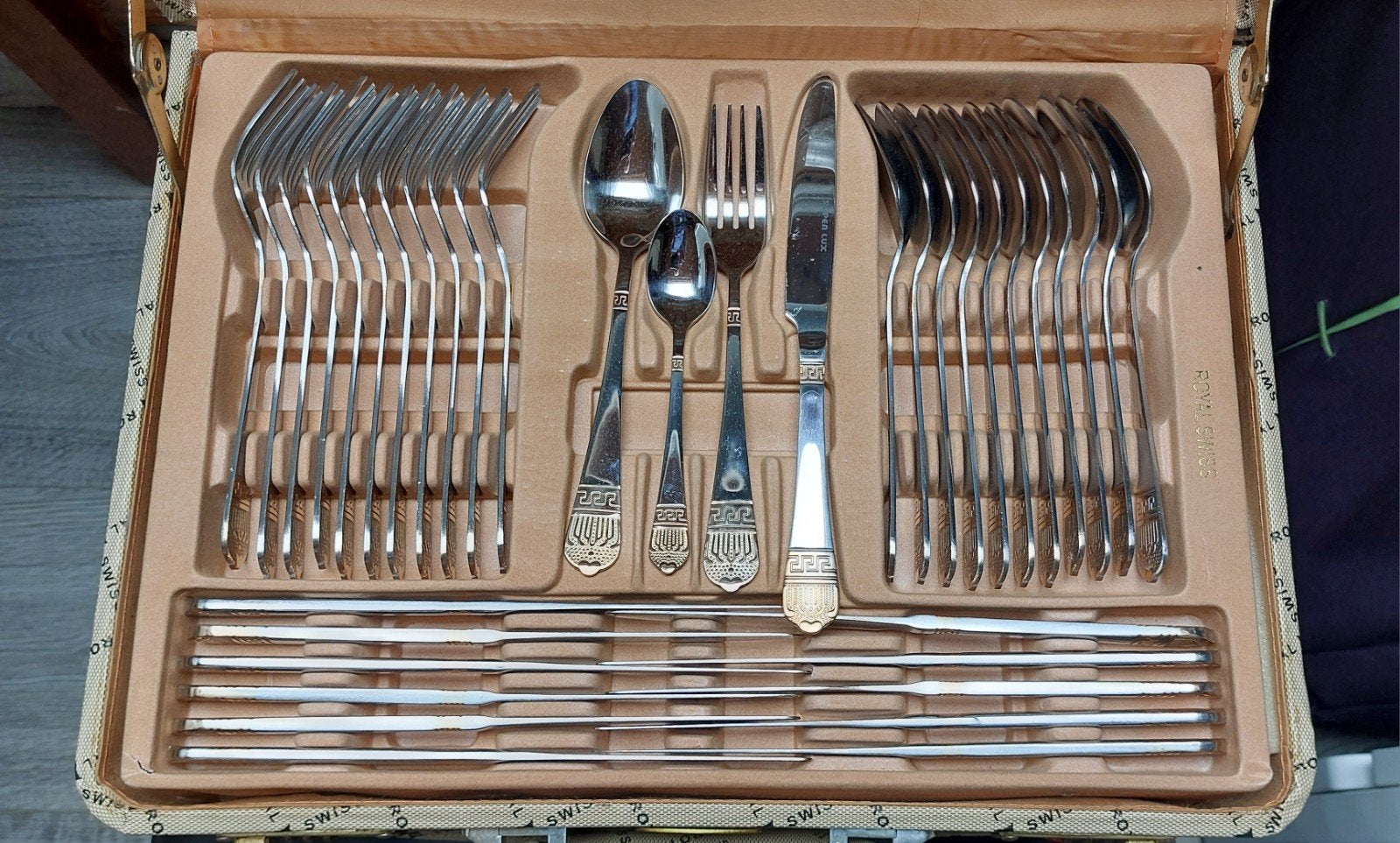 Royal Swiss cutlery 72 delig, Enlèvement