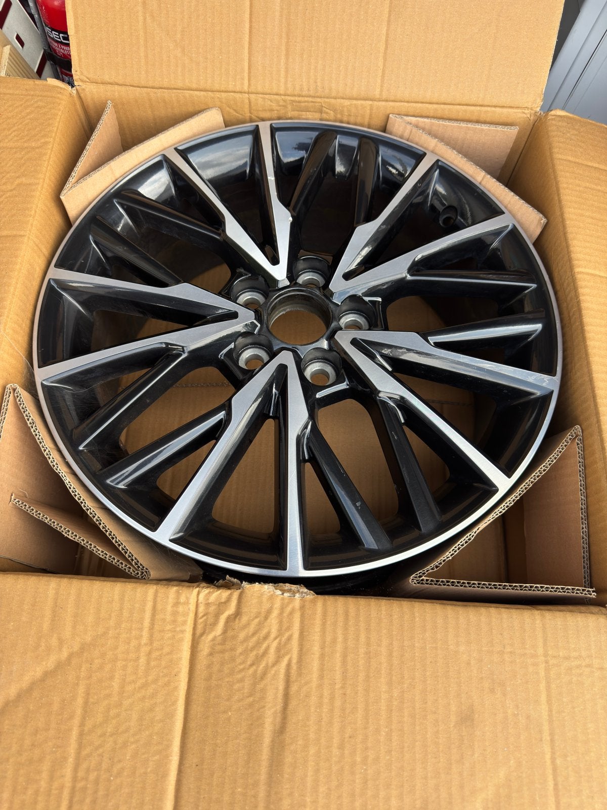 1 wiel 18 inch TOYOTA CHR model 2017 lichte krasjes, Auto-onderdelen, Banden en Velgen, Ophalen, Gebruikt, 18 inch, Velg(en)