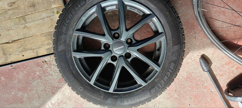 Pneus d'hiver Michelin et jantes Monaco, Enlèvement, Pneus hiver, Jante(s)