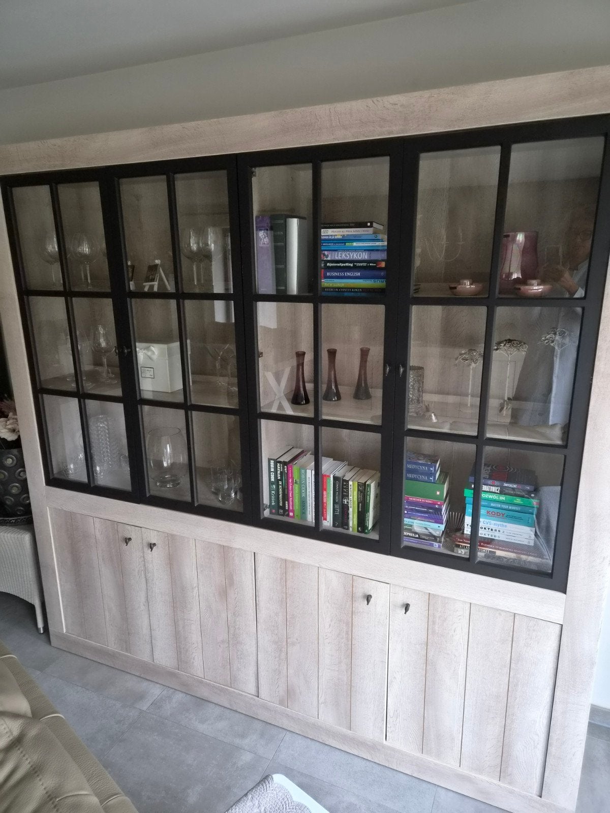 Mooie, stijlvolle meubelset in lichte houtkleur met zwarte a, Huis en Inrichting, Ophalen, Zo goed als nieuw