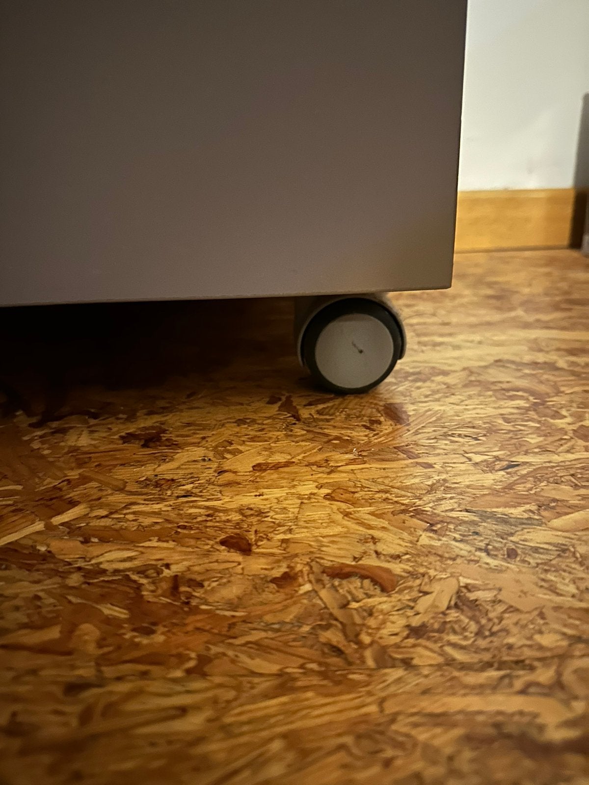 Houten rollend nachtkastje, Ophalen, Nieuw, 45 tot 65 cm, Minder dan 55 cm