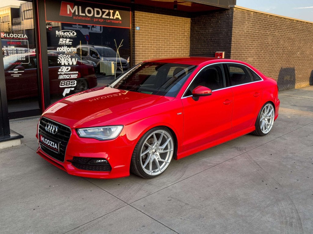 Audi A3 limo Sline TUNED Vmaxx + 19" breedset JR33, Voorwielaandrijving, 4 deurs, Gebruikt, 4 cilinders