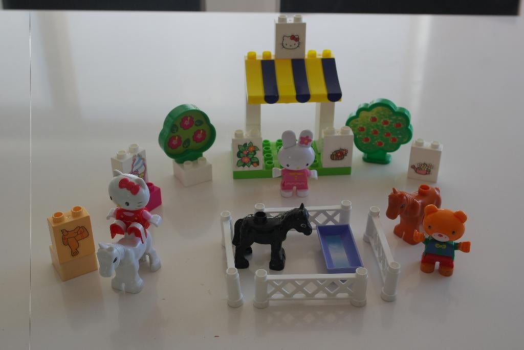 blokken megabloks hello kitty en de paarden, Kinderen en Baby's, Speelgoed | Bouwstenen, Ophalen of Verzenden, Zo goed als nieuw