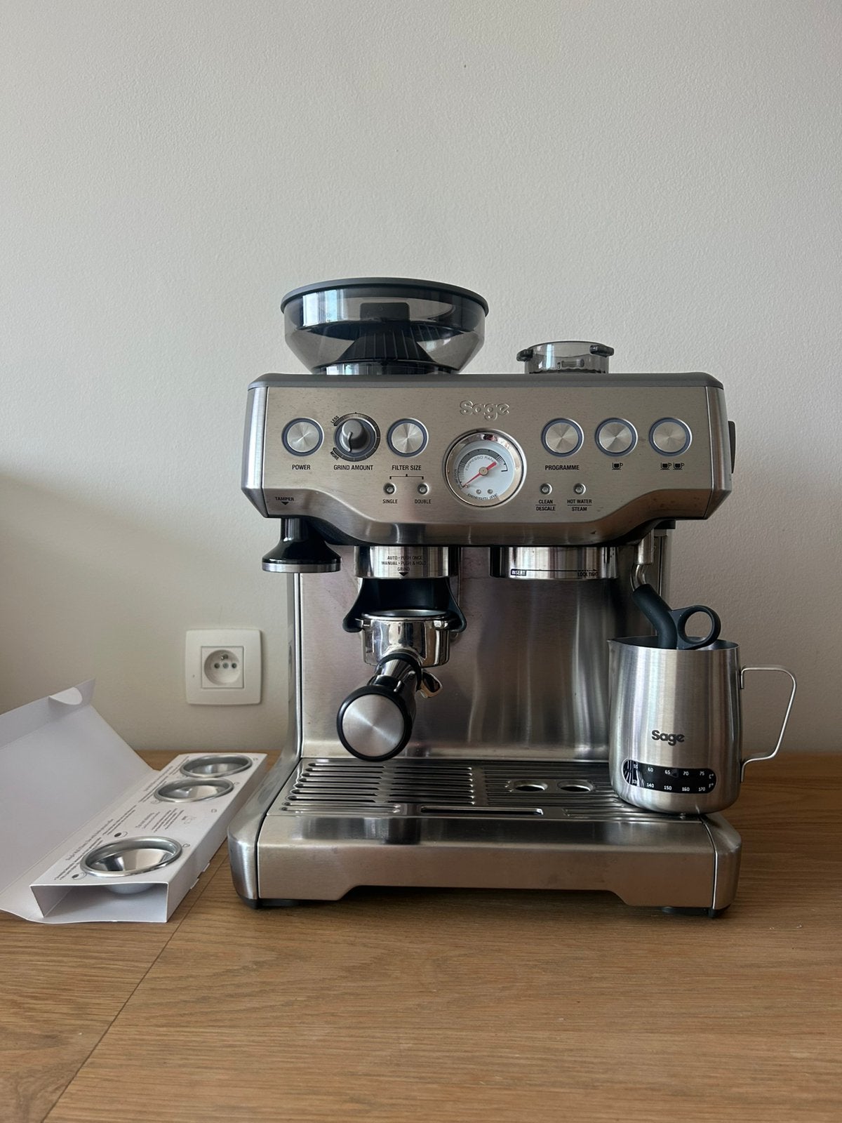 Couture en acier inoxydable Sage Barista Express, Neuf, Machine à espresso, Réservoir d'eau amovible, Café en grains