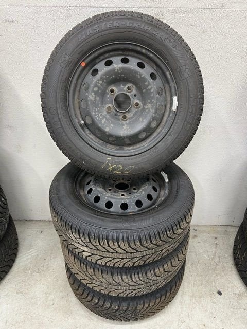 Winterset Hyundai Ioniq Semperit Master-Grip 195/65 R15, Auto-onderdelen, Banden en Velgen, Ophalen, Gebruikt, 15 inch, -