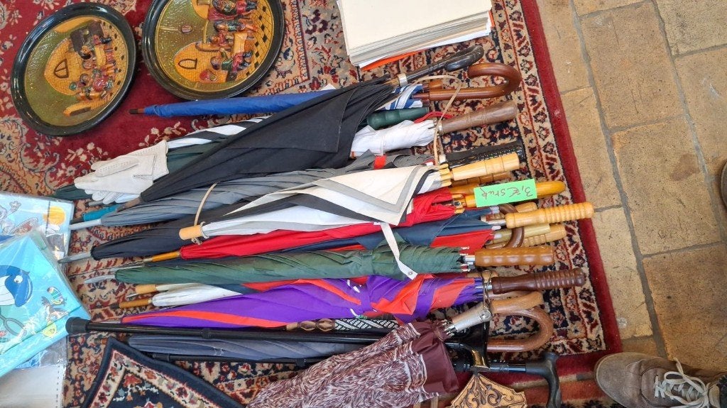 UITVERKOOP textiel-paraplu's-handtassen-etc., Ophalen