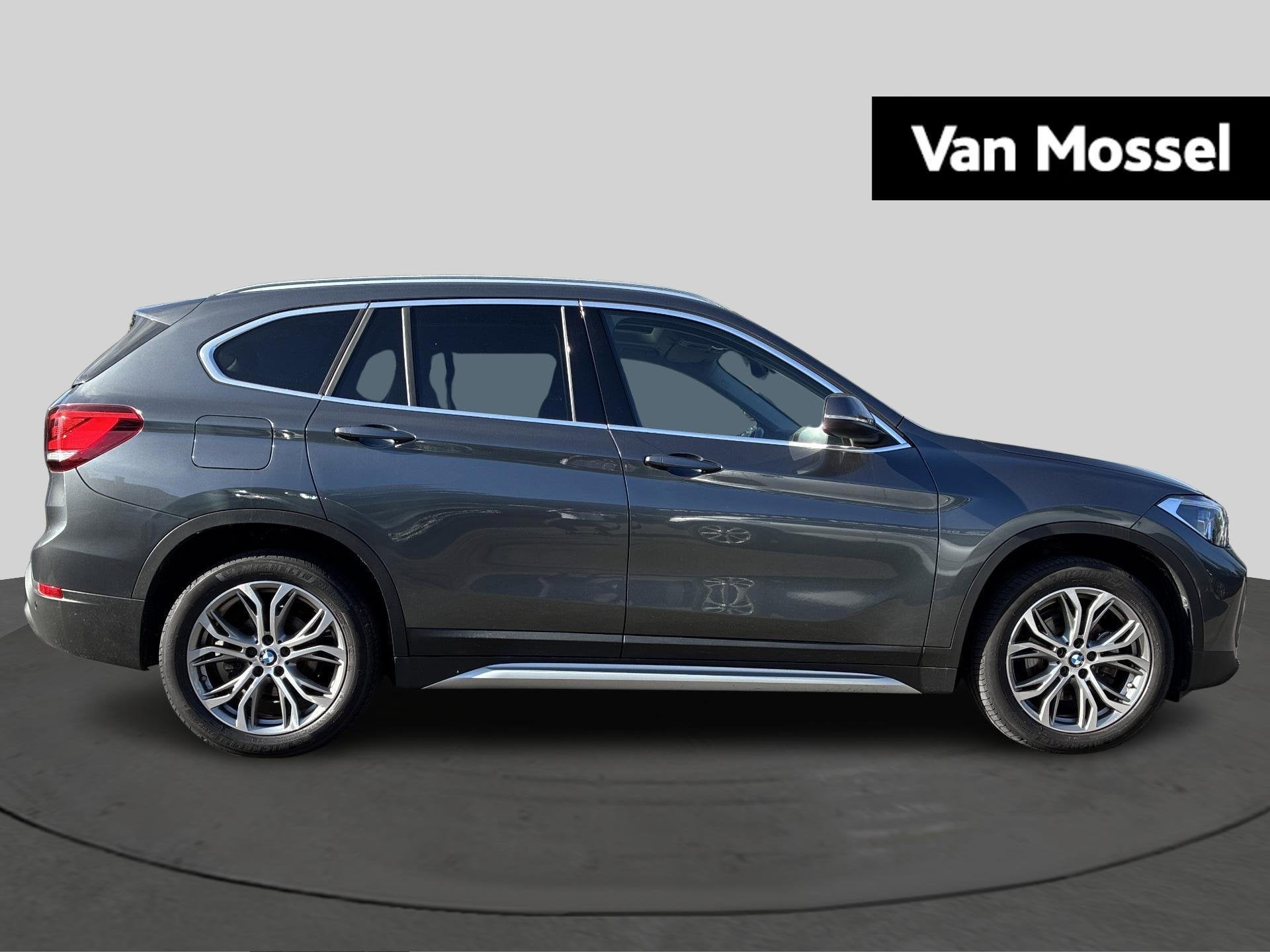 BMW X1 xLine sDrive18iA (103 kW), Auto's, Dealer onderhouden, Stof, Zwart, 1505 kg