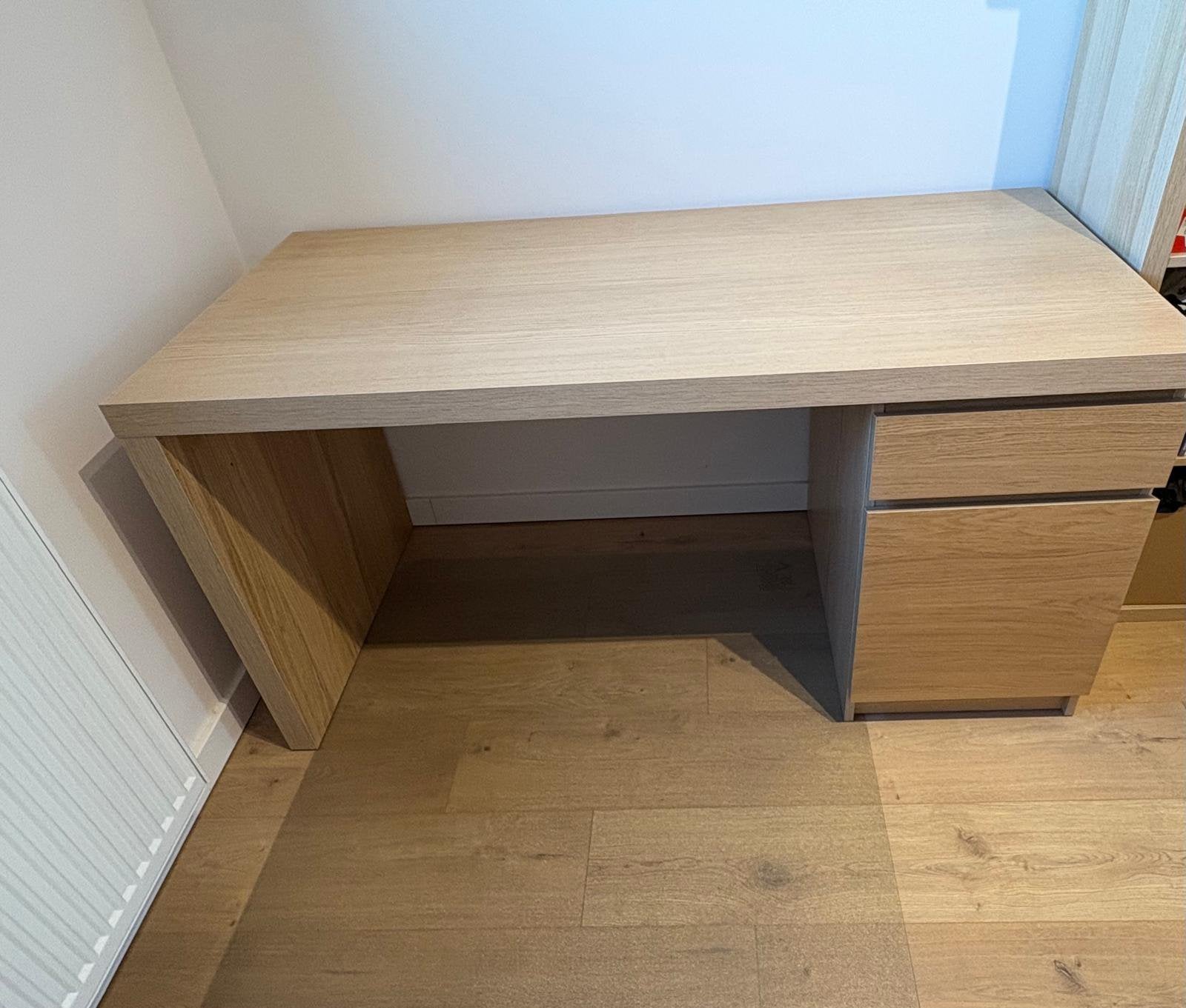 Bureau (ikea), Ophalen, Hout, Bruin, Zo goed als nieuw