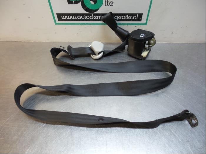 Ceinture de sécurité arrière droite d'un Volkswagen Beetl, Volkswagen, -, Utilisé, -