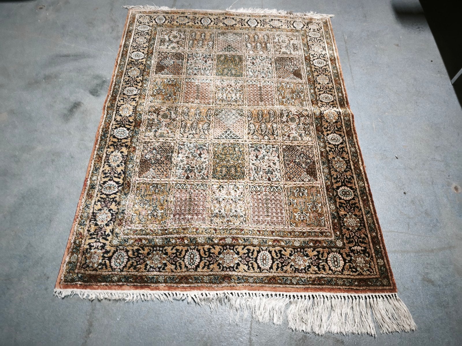 Zijde Goum tapijt 153 x 111cm groot., Huis en Inrichting, Ophalen of Verzenden, ., ., .